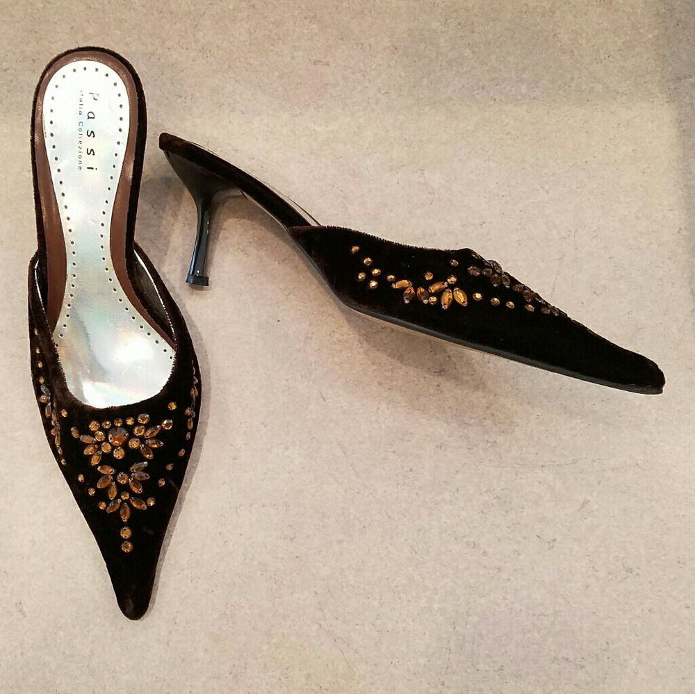NWOT Passi/Passi Italian jeweled mules pointy toe